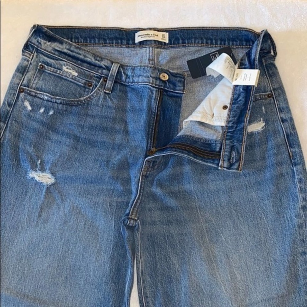 Mid Rise Boyfriend Jeans​ - Picture 9 of 10